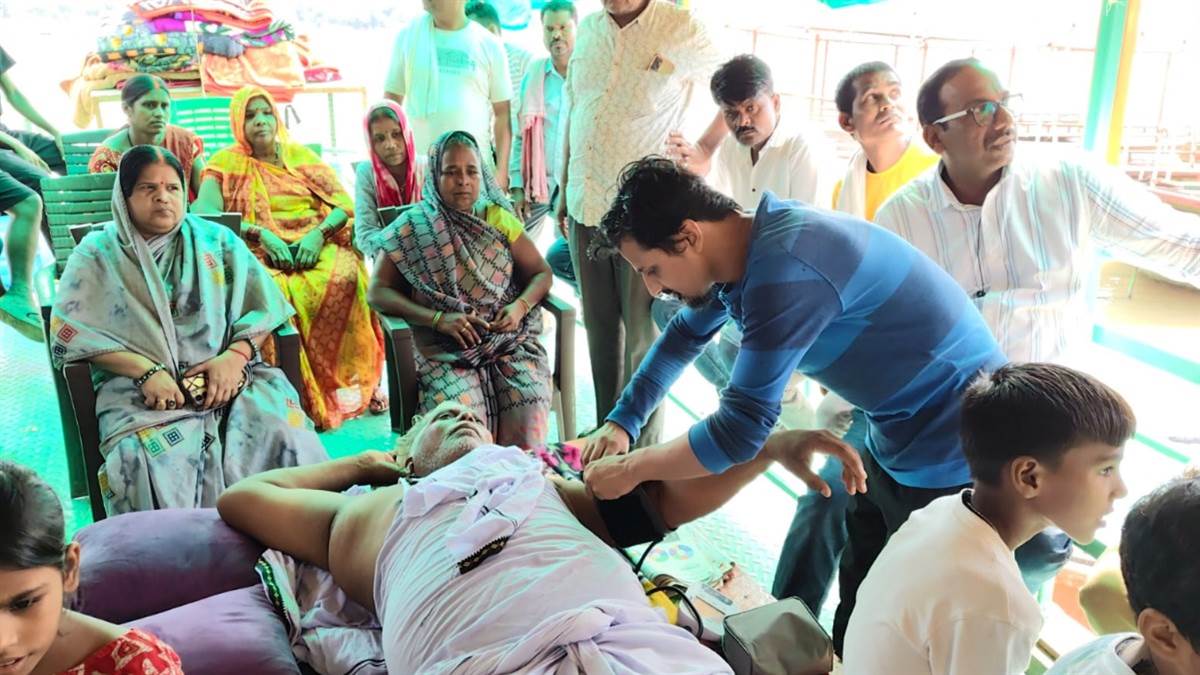 varanasi boatmen protest illegal operations leaders hunger strike