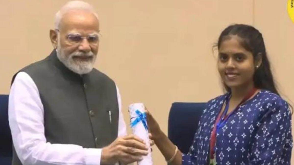 iti students pm narendra modi honoured preeti and sakshi of it lucknow in function organised in new delhi