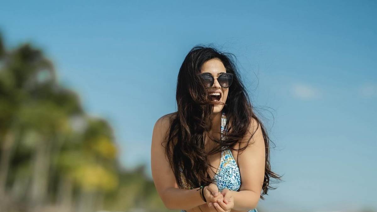 shweta tiwari bikini photos from her birthday vacation she looks more glamorous than her daughter palak tiwari
