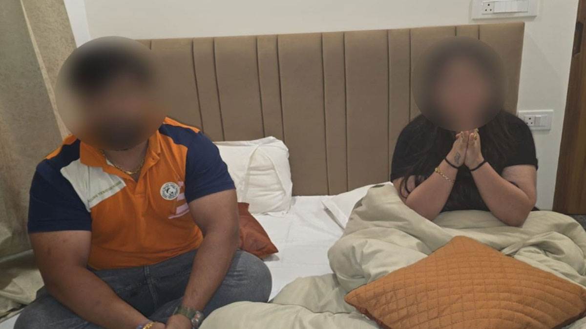 wife caught with lover in tapovan hotel