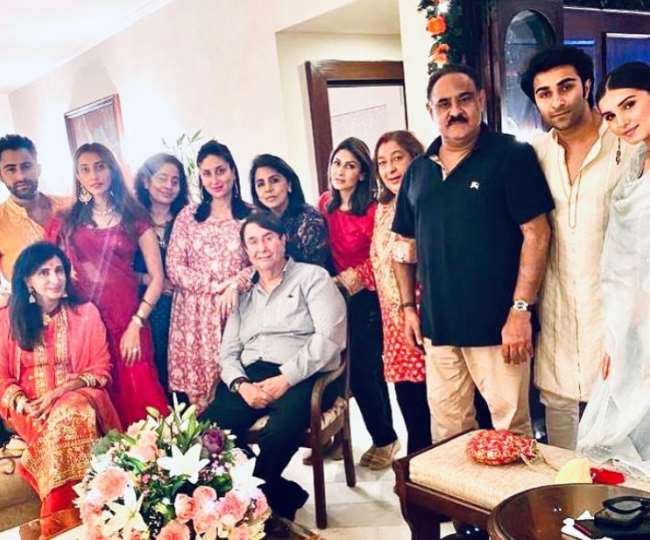 Karwa Chauth 2020: Kapoor Khandan Family Dinner Photo Viral On Social  Media, Kareena Kapoor Khan And Tara Sutaria Made Special It