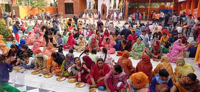 https://www.jagranimages.com/images/newimg/05112021/05_11_2021-govardhan_pooja_in_bishnah_22180495.jpg