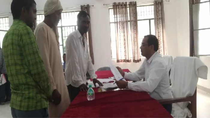 जिलाधिकारी की गैरमौजूदगी में तमाम फरियादियों को मायूस होना पड़ा।