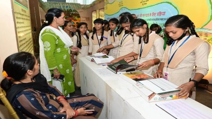 स्टॉल में प्रदर्शित इन पुस्तकों को संस्थान की वेबसाइट www.cgtrti.gov.in पर जाकर अध्ययन किया जा सकता हैं।