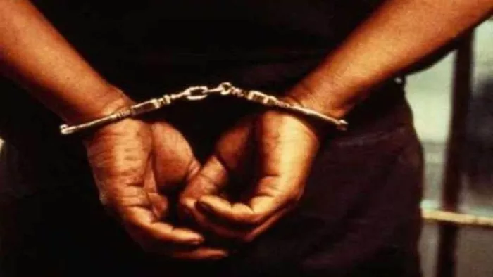 पुलिस ने प्रकरण दर्ज कर आरोपित को पकड़ लिया है।