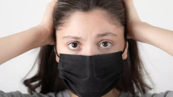 Eye Care: प्रदूषण की वजह से आंखों से पानी निकलता है।