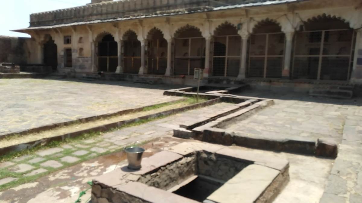 https://www.jagranimages.com/images/newimg/05112022/05_11_2022-rainwater_harvesting_23184577_192022890.jpg