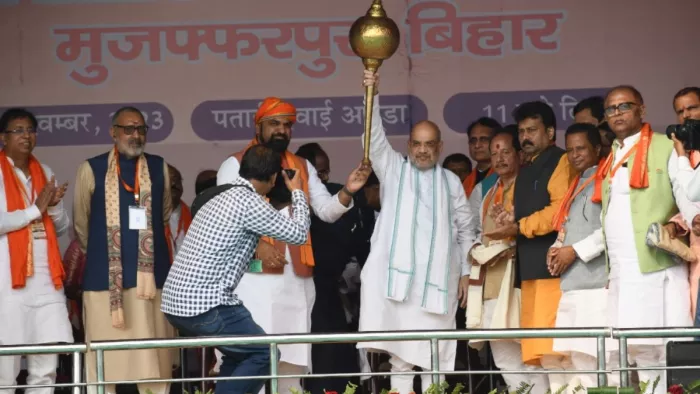 पताही में जनसभा के दौरान गृहमंत्री अमित शाह, सम्राट चौधरी, गिरिराज सिंह व अन्य। (जागरण फोटो)