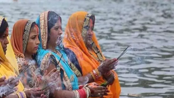 यहां कैसे होगी छठ पूजा? उग आई हैं झाड़ियां, पीएम अमृत सरोवर योजना के लिए चुने जाने के बाद भी काम अधूरा
