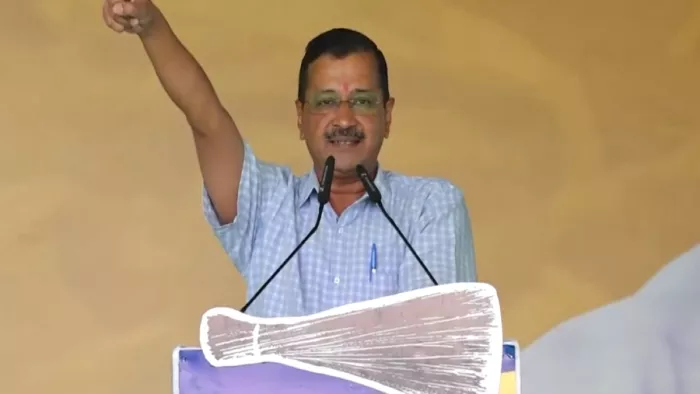 आप के शपथ ग्रहण कार्यक्रम में पहुंचे दिल्ली सीएम अरविंद केजरीवाल।