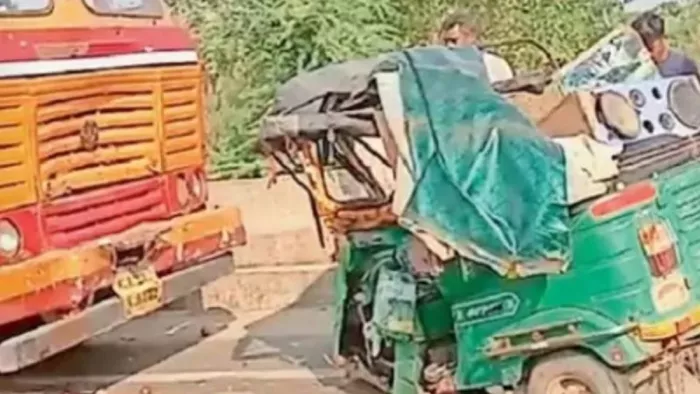 गुजरात के मेहसाणा जिले में सड़क दुर्घटना में चार लोगों की मौत