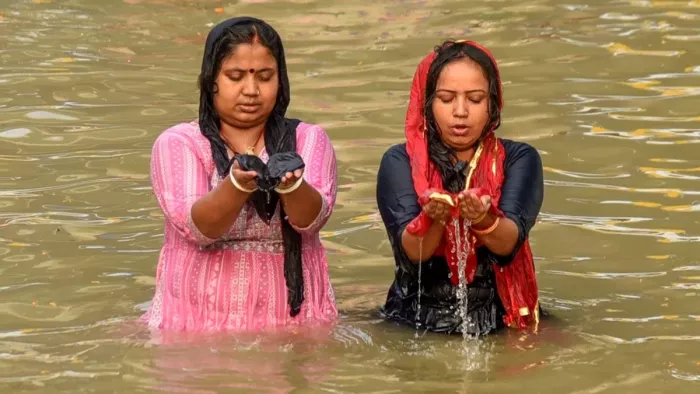 नहाय खाय से शुरू हुआ लोक आस्था का महापर्व छठ, कल खरना