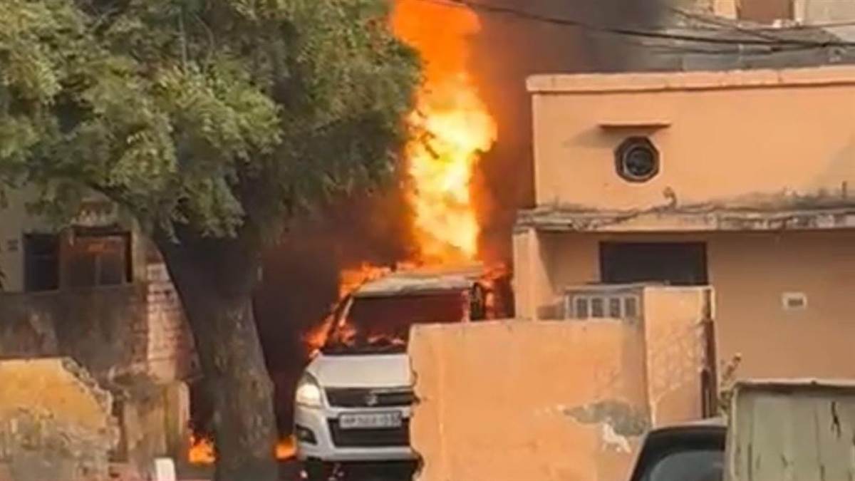 ncr lpg cylinder catches fire in modinagar of ghaziabads and a car gutted