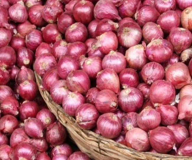 Onion Price हैदराबाद में 150 रुपये किलो तक पहुंचे प्याज के दाम Onion