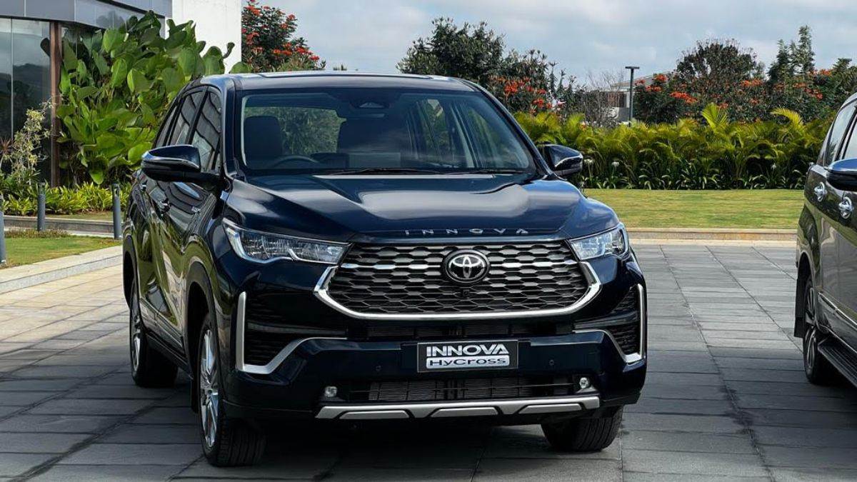 https://www.jagranimages.com/images/newimg/05122022/05_12_2022-innova_hycross_review_23245261.jpg
