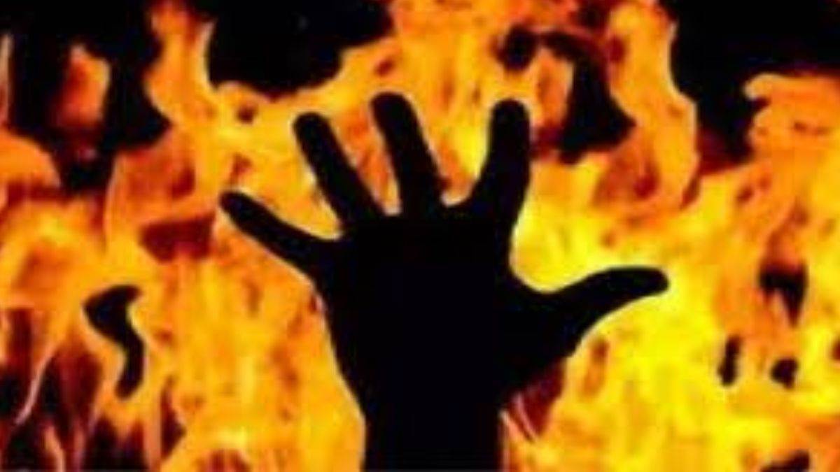 bihar lakhisarai fire broke out due to leakage in cylinder two children burnt to death
