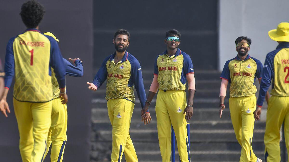 विजय हजारे में सिर चढ़कर बोला KKR के गेंदबाज का जादू, 9 रन देकर झटके
