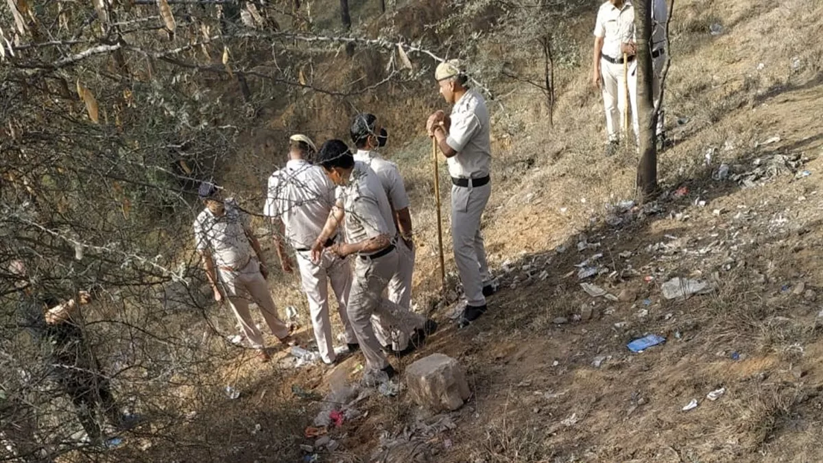 Skeleton Found in Gurugram: महिला की हत्या करके फेंकी गई थी लाश, पुरुष कंकाल  को पहचानने के लिए पुलिस उठाएगी ये कदम - Two skeleton found man and woman  female body found