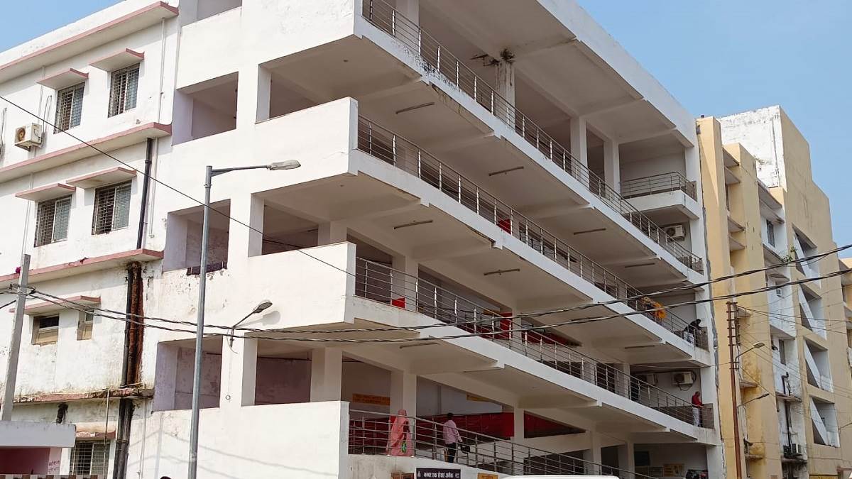 https://www.jagranimages.com/images/newimg/05122023/05_12_2023-kaushambi_dist_hospital_news_23597187.jpg