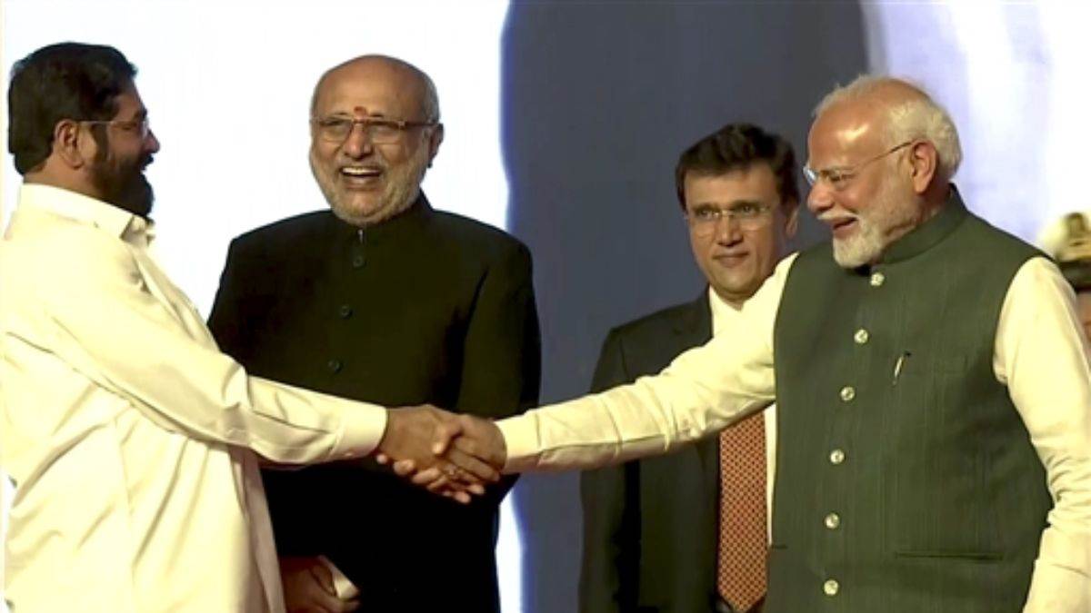 maharashtra eknath shinde swearing in ceremony video governor viral video devendra fadnavis