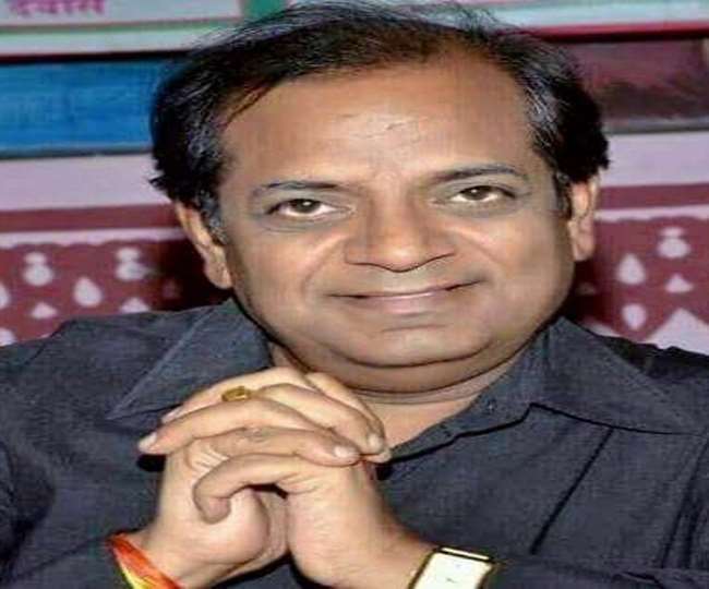 whatsapp hack of famous lyricist vishnu saxena awarded with yash bharti