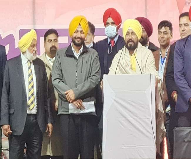 श्री माछीवाड़ा साहिब में रैली को संबोधित करते हुए मुख्यमंत्री चरणजीत सिंह चन्नी।