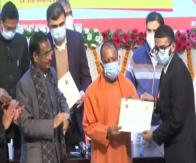 sarkari naukri in uttar pradesh cm yogi aditynath gave appointment letters to newly selected nayab tehsildar in up