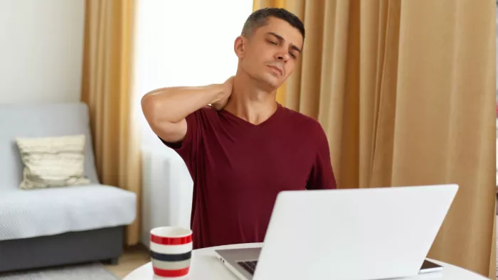 Neck Pain: गर्रदन में हो रहे दर्द को दूर करने का उपाय