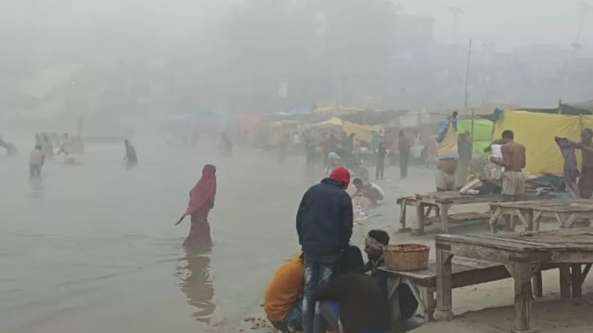 पौष पूर्णिमा पर मानिकपुर में गंगा स्नान करते श्रद्धालु। जागरण