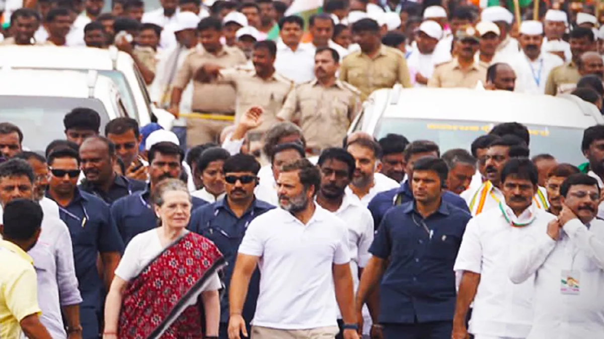 भारत जोड़ो यात्रा के दौरान सोनिया गांधी और राहुल गांधी (फाइल)