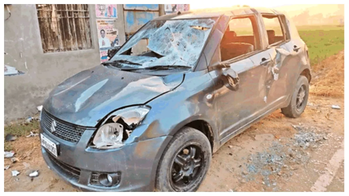 दुकान के बाहर खड़ी कार से तोड़फोड़ की गई