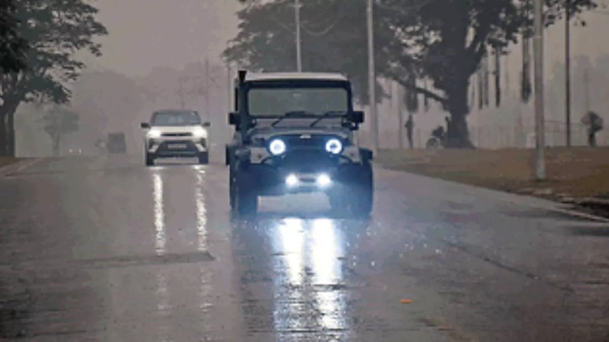 Prayagraj Weather: यूपी के अधिकांश जिलों में बारिश का दौर जारी, परिवहन पर भी पड़ रहा मौसम का असर; घने कोहरे का अलर्ट
