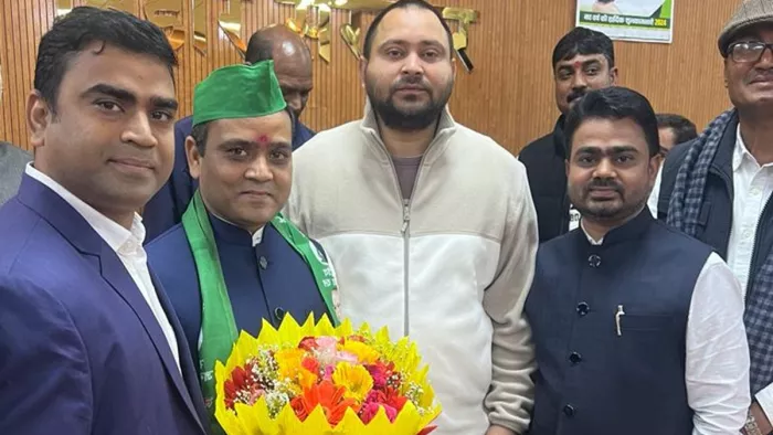 बिहार में कई युवा नेता RJD में शामिल (जागरण)