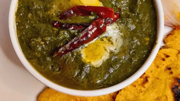 सर्दियों में बेहद फायदेमंद है सरसों का साग