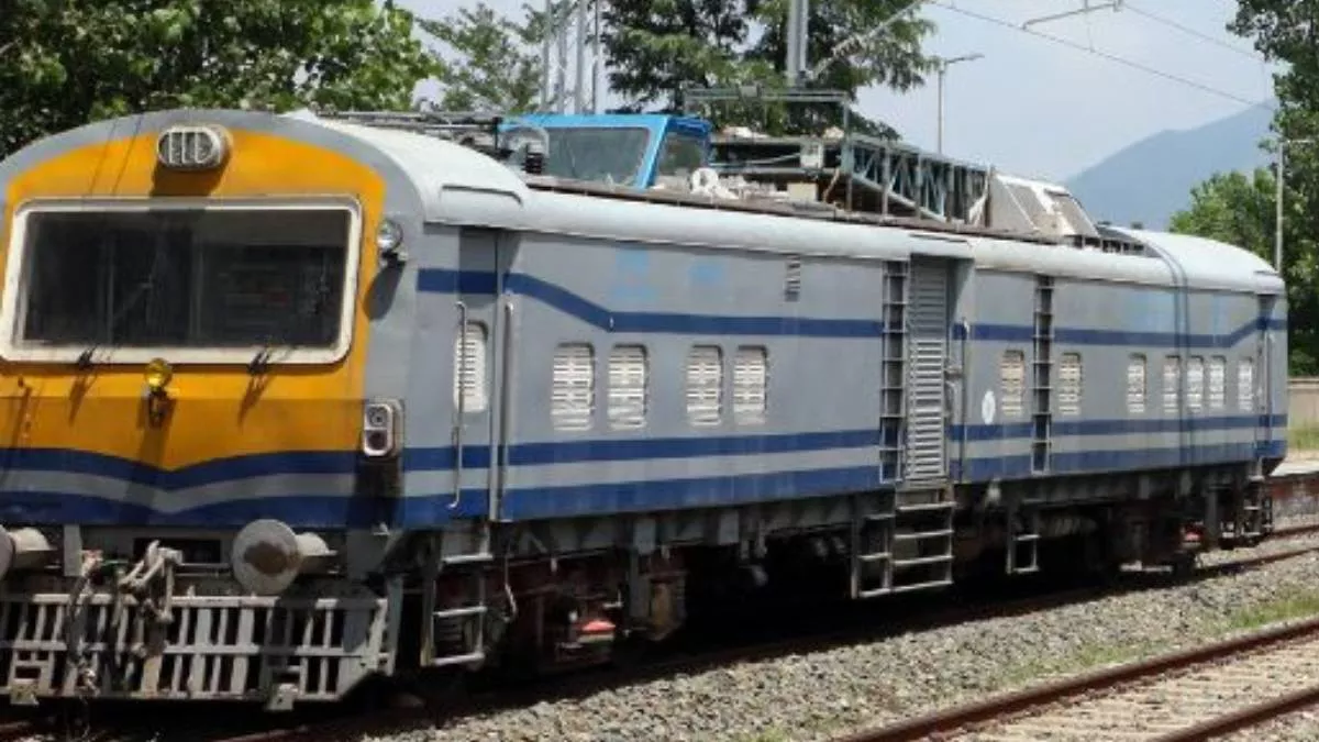 Indian Railway: छोटे स्टेशनों पर रेलवे खड़ा करेगा आठ व्हीलर टावर वैगन, ओएचई में खराबी आते ही मौके पर तेजी से पहुंचेगी मदद