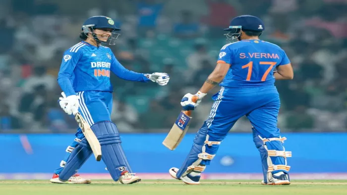 IND W vs AUS W: शेफाली वर्मा और स्मृति मंधाना की जोड़ी ने रचा इतिहास।