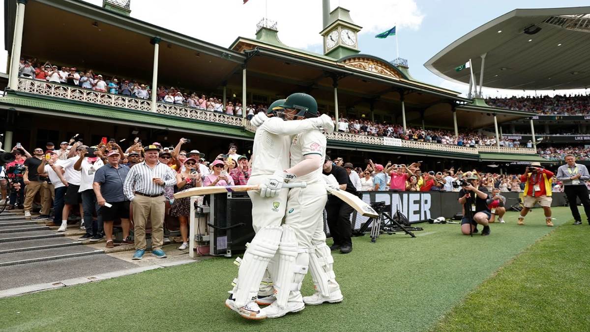 david warner hugs usman khawaja mother after final test against pakistan