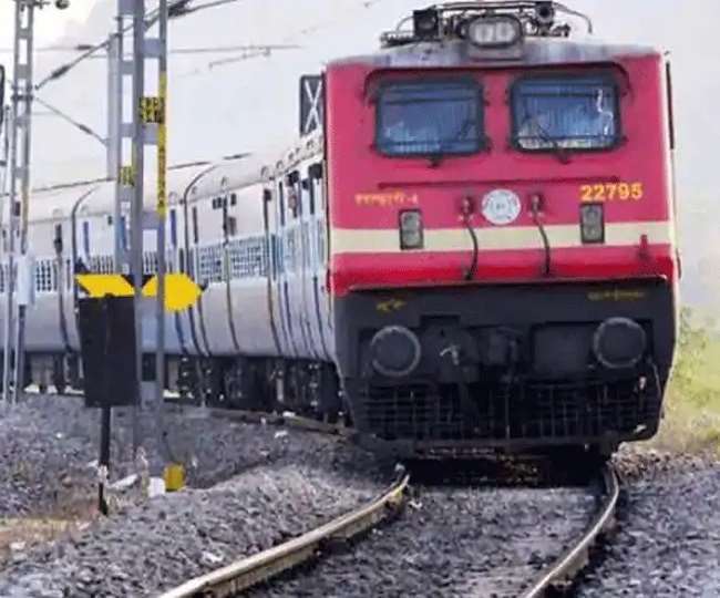 इंडियन रेलवे बढ़ाएगा एलएचबी एसी थर्ड एसी बोगियों की सीट। (प्रतीकात्‍मक फोटो)