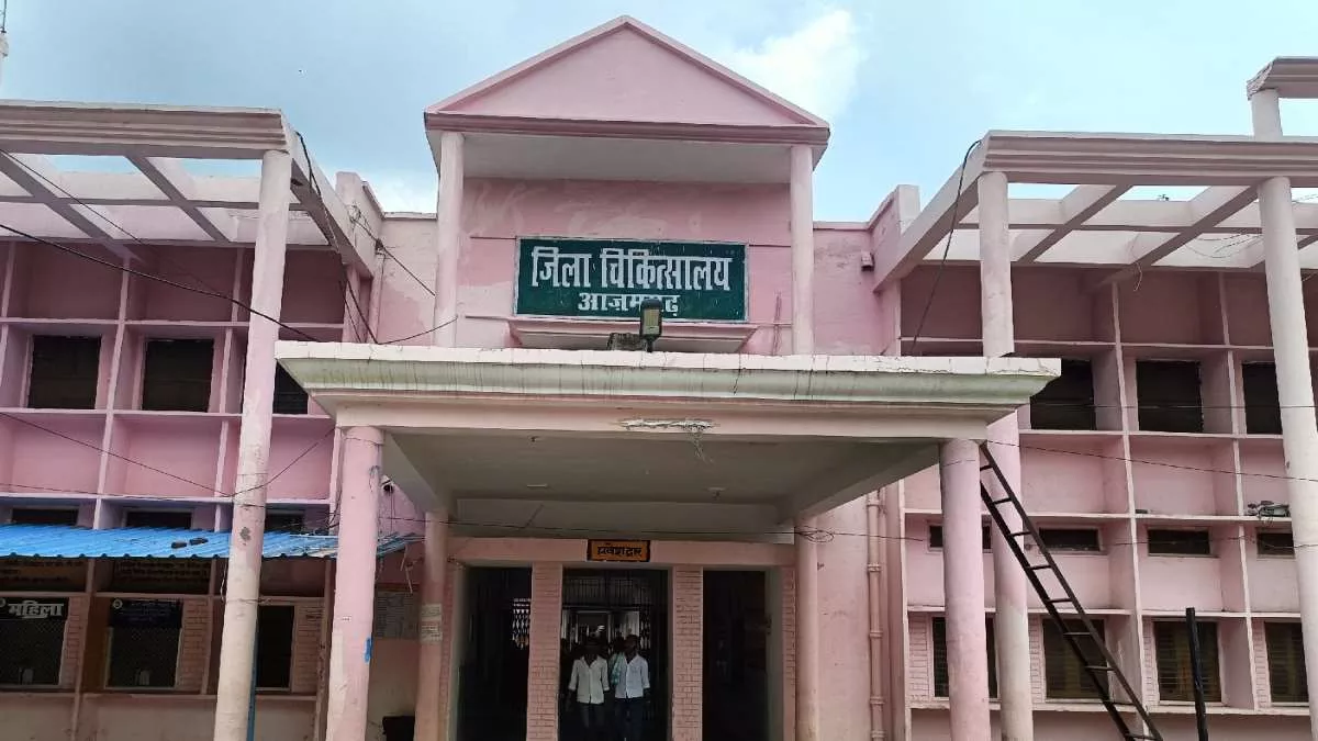 Azamgarh: जांच करवाने के नाम पर मरीज से दो हजार रुपये ठग ले गया दलाल, स्वास्थ्यकर्मी नहीं पहनते ड्रेस इसलिए...