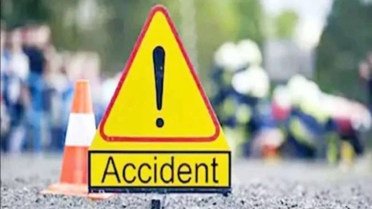 ट्रक से टकराई एंबुलेंस, चार की मौत (फाइल फोटो)