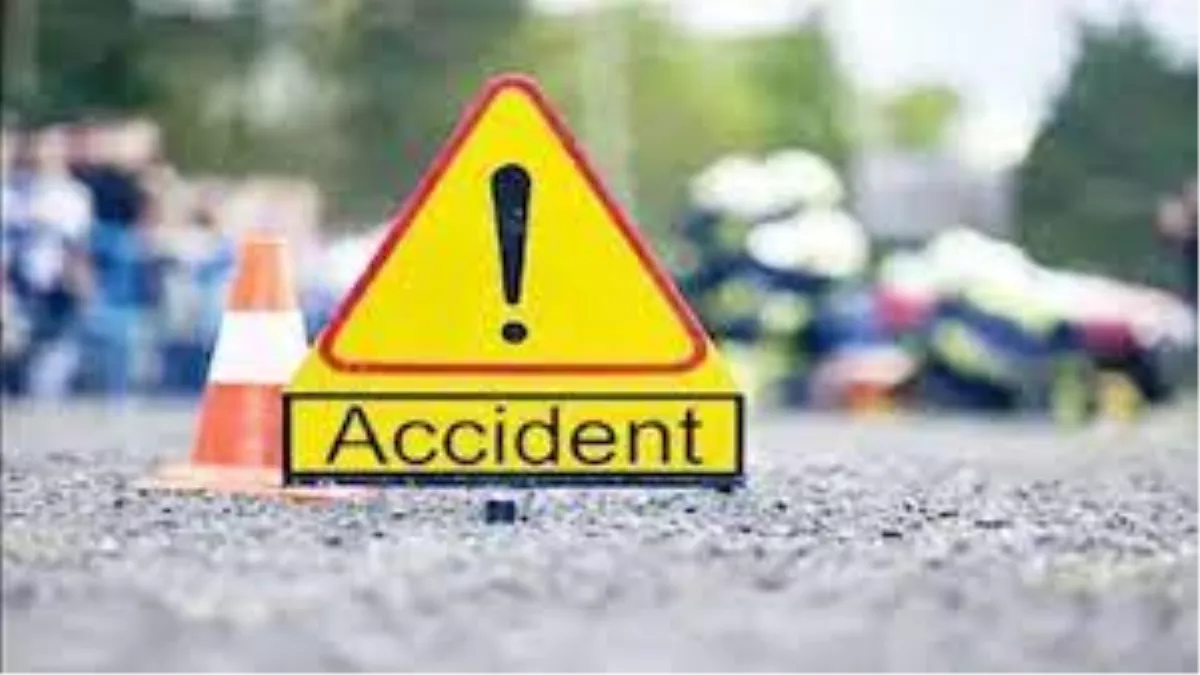 विक्रमशिला पुल पर बेलगाम ट्रक ने सोमवार को बाइक सवार दो लोगों को कुचल दिया।