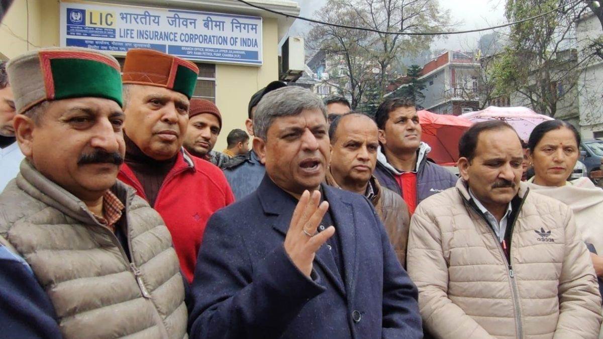 https://www.jagranimages.com/images/newimg/06022023/06_02_2023-congress_protest__23320933.jpg