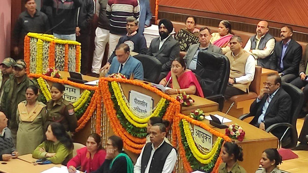 दिल्ली को आज भी नहीं मिला नया मेयर, हंगामे के बाद सदन की तीसरी बैठक भी स्थगित; सुप्रीम कोर्ट जाएगी AAP