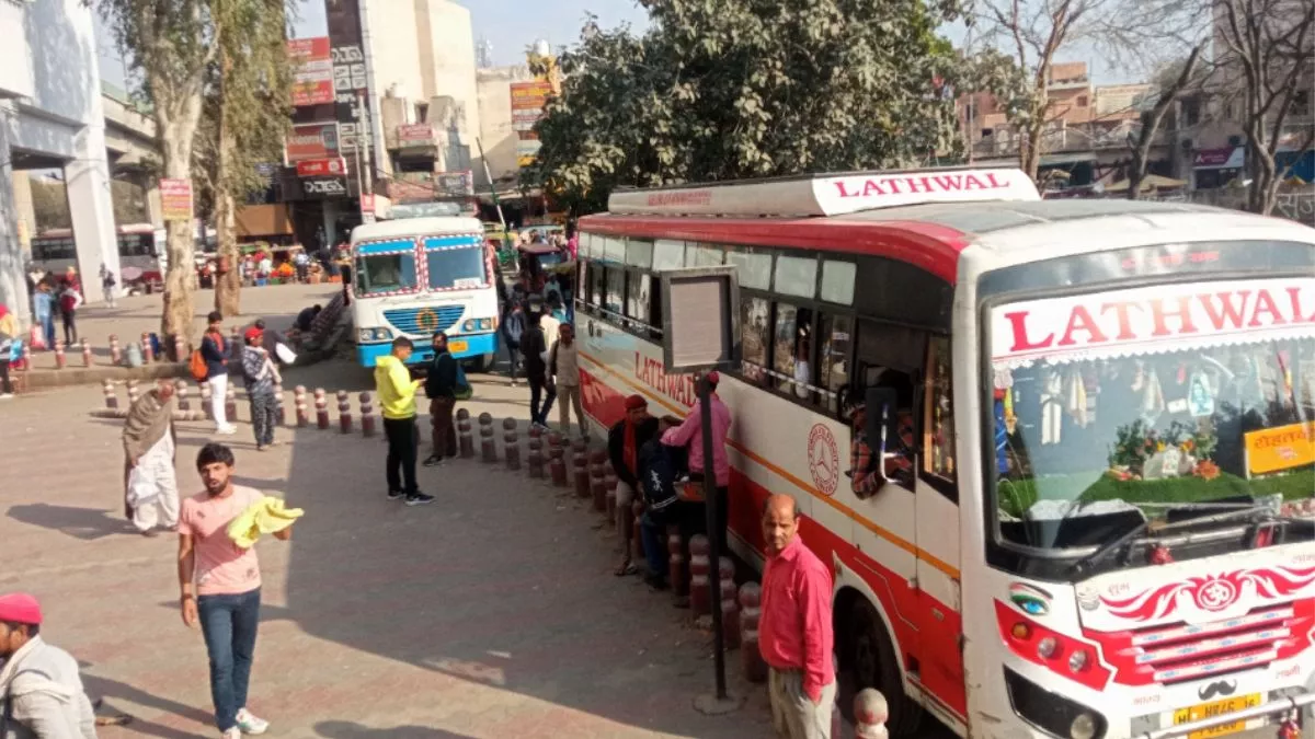 Haryana: मेट्रो स्टेशन के नीचे जाम रोकने को ट्रैफिक पुलिस ने बदली व्यवस्था, सर्विस लेन से शुरू क्रासिंग