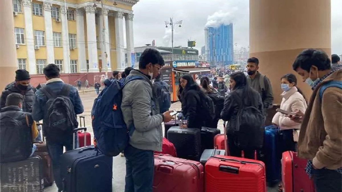 उच्च शिक्षा के लिए 30 लाख से अधिक भारतीय विदेश गए।