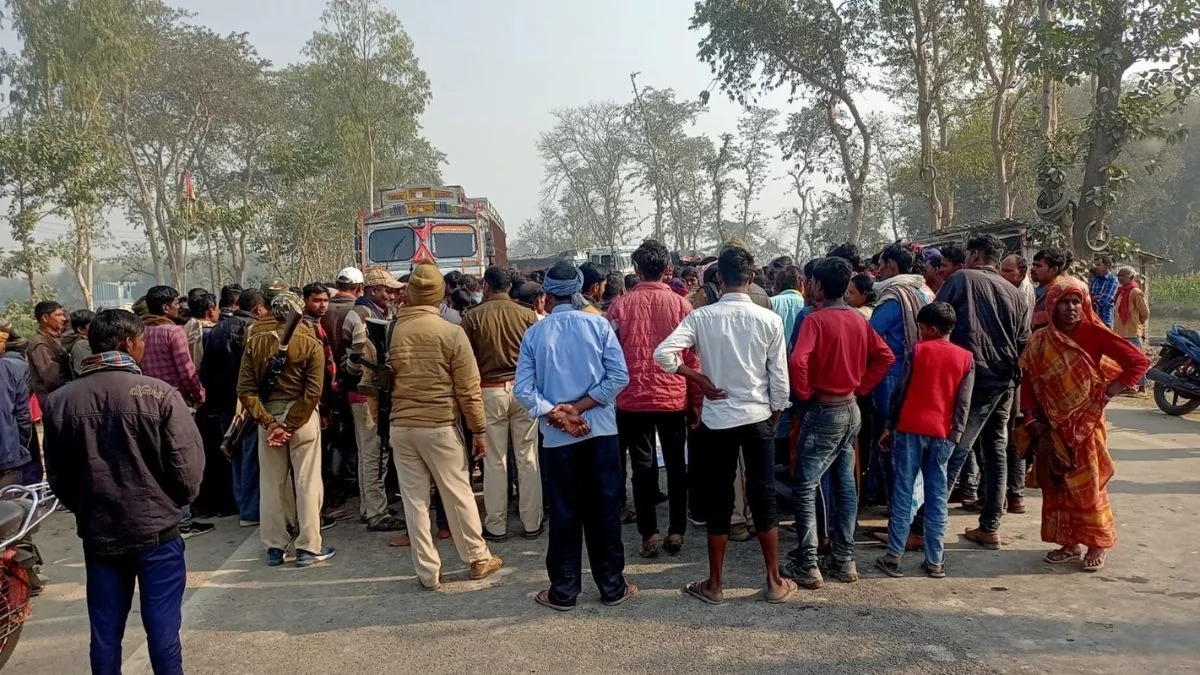 Katihar News: ट्रक और ऑटो की भीषण टक्कर, चालक की मौत के बाद NH-31 पर बवाल; दो घंटे तक आवागमन बाधित