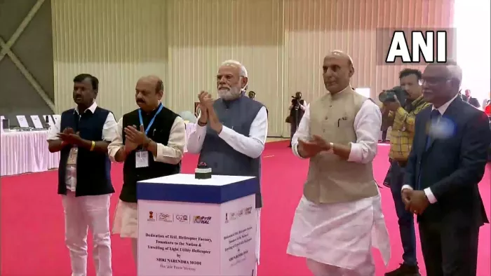 पीएम मोदी ने तुमकुरु में HAL के हेलीकॉप्टर कारखाने को किया देश को समर्पित।