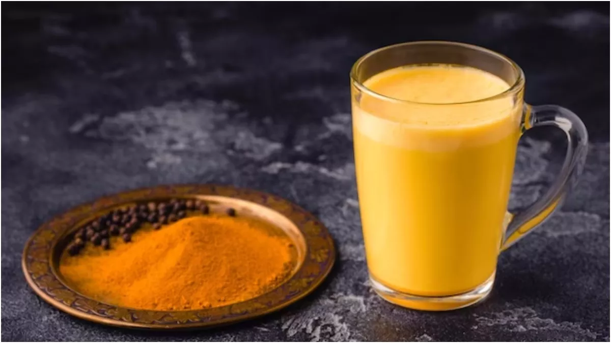 Turmeric Milk Side Effect: अनेकों गुणों से भरपूर हल्दी वाले दूध के हैं यह साइड इफेक्ट, जरूर जान लें