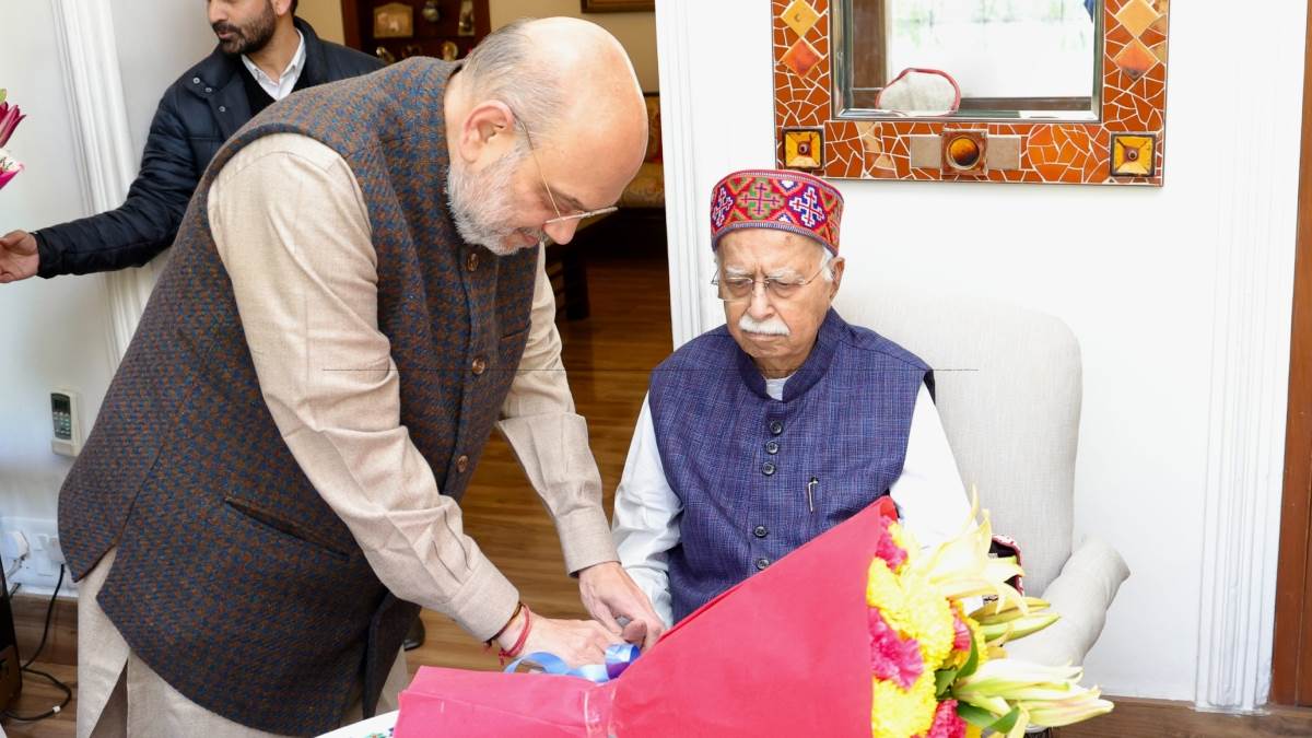 https://www.jagranimages.com/images/newimg/06022024/06_02_2024-amit_shah_advani_23646985.jpg