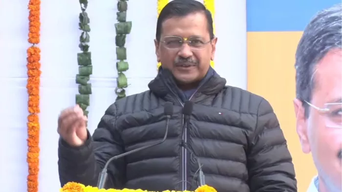 मंत्री-विधायक सरकारी स्कूलों में बच्चों का करवा रहे एडमिशन
